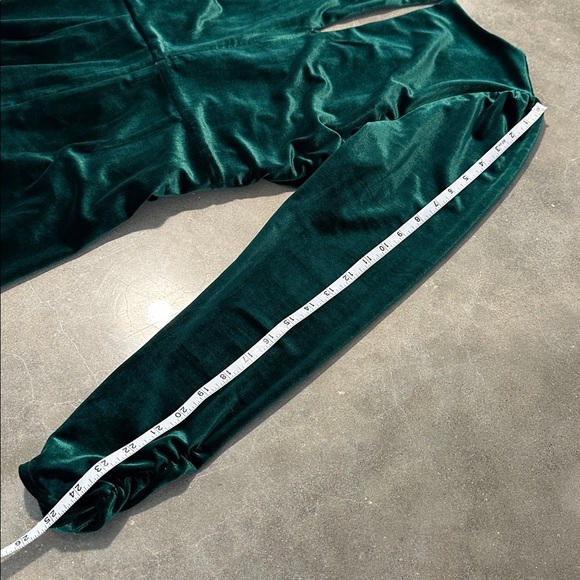 NWT Adelyn Rae Emerald Green Velvet Wrap Dress - Picture 8 of 9
